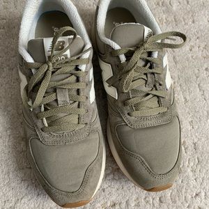 Retro New Balance 420